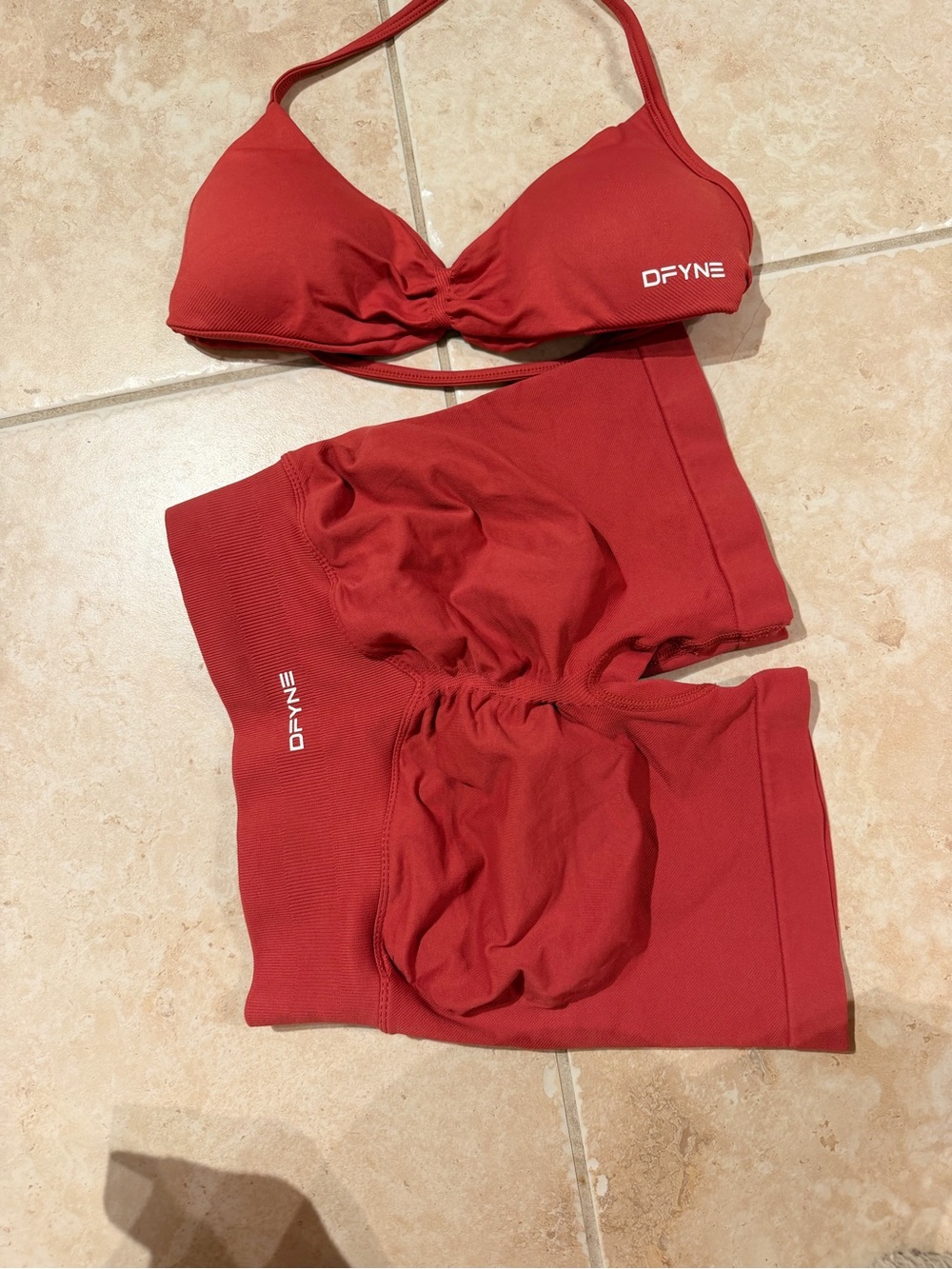 DFYNE Women's sports bra and shorts - Picture 3 of 6